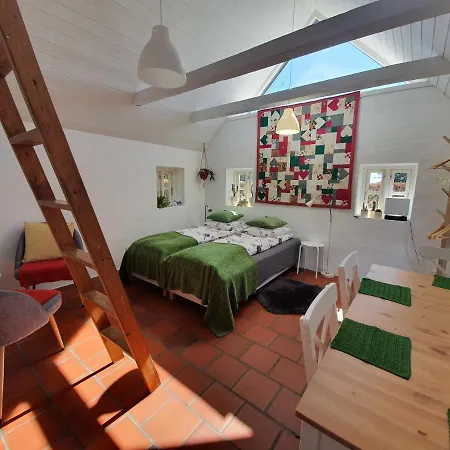 Bed & Breakfast Zara's *